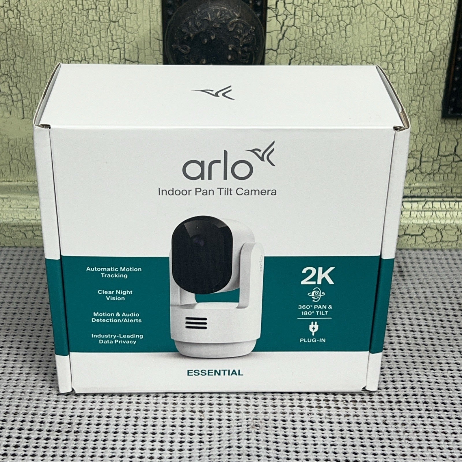 Arlo Indoor Pan Tilt Pet Camera 2K 360 Degree Pan 180 Tilt Plug in (BRAND NEW)