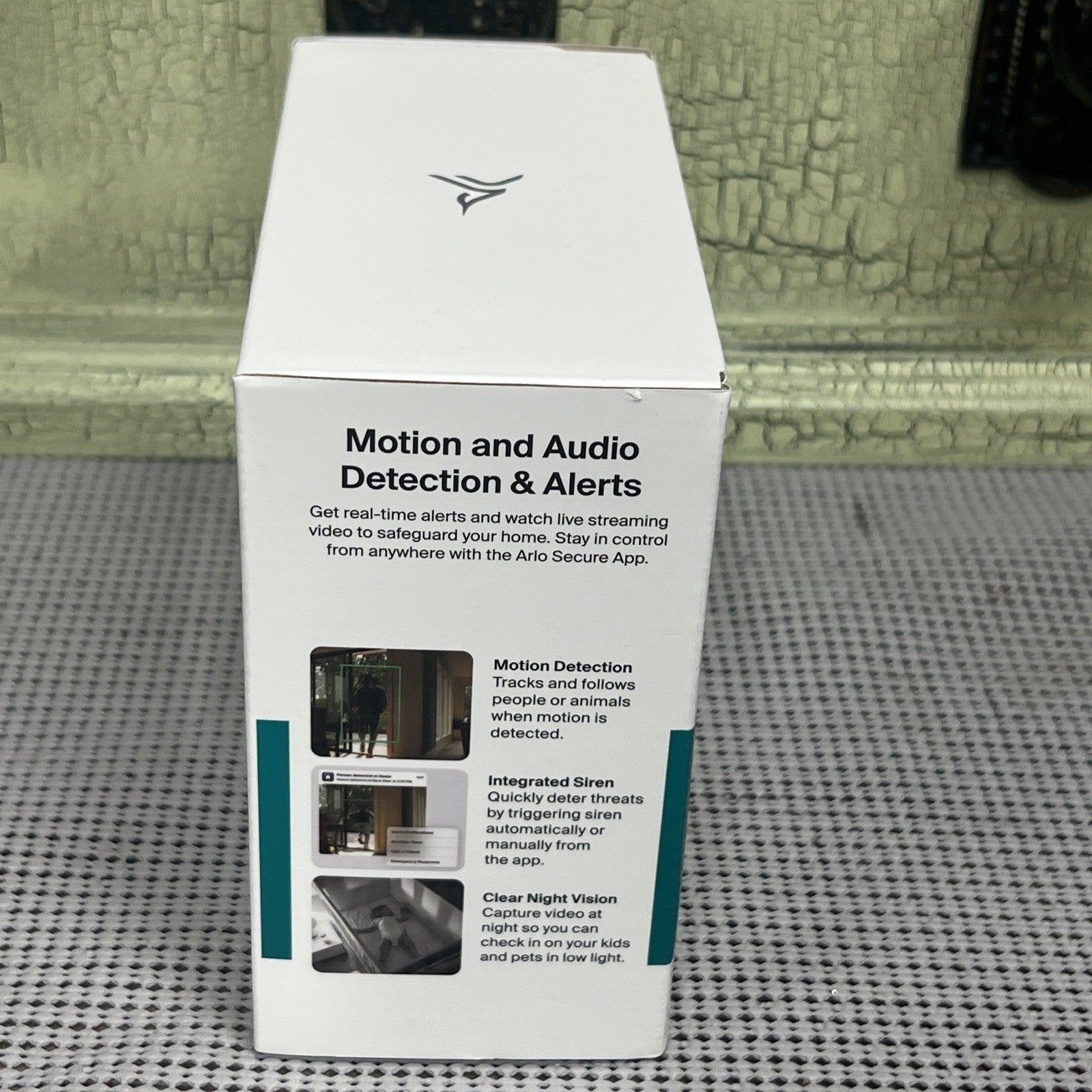 Arlo Indoor Pan Tilt Pet Camera 2K 360 Degree Pan 180 Tilt Plug in (BRAND NEW)